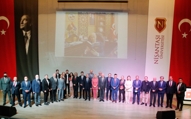 Nişantaşı Üniversitesi İnsanlığın Huzuru Kitabı Ödül Töreni